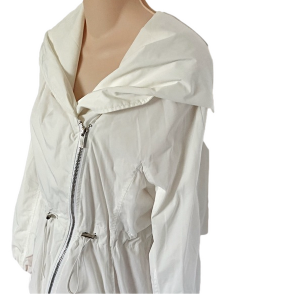 BCBG MAXAZRIA - sideways Zippered Rain Jacket Coat - Picture 3 of 6